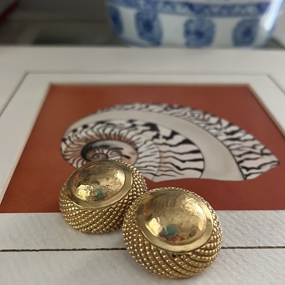 •🍒SHOP CLOSING🍒FINAL PRICE🍒VINTAGE DIOR SIGNED ESTATE SALE EARRING CLIP 90’s• - Picture 3 of 9